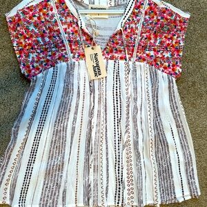 Savanna Jane Size SmallWhite embroidered top